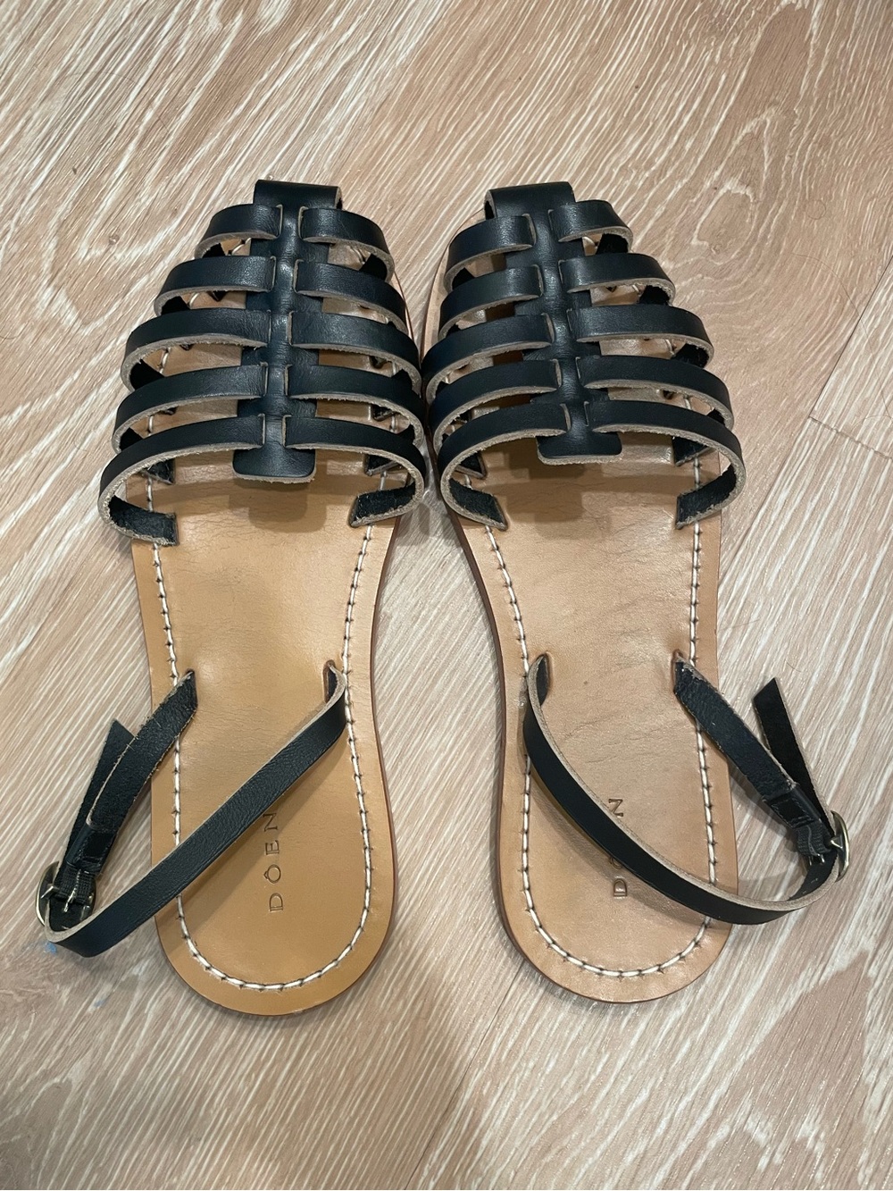 Doen Black Leather Strappy Sandals size 9/39.5